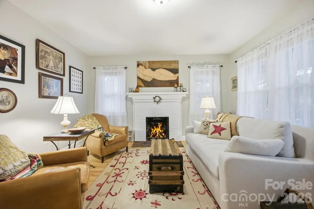 1207 Willow Road Hendersonville NC 28739