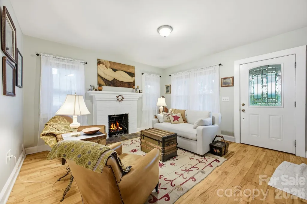 1207 Willow Road Hendersonville NC 28739