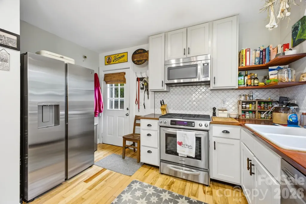 1207 Willow Road Hendersonville NC 28739