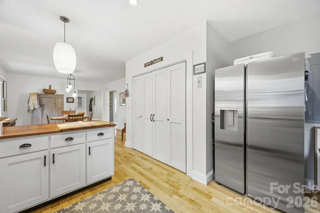 1207 Willow Road Hendersonville NC 28739