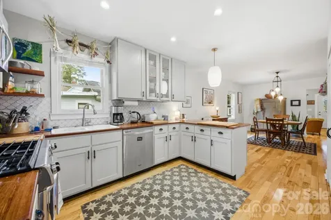 1207 Willow Road Hendersonville NC 28739
