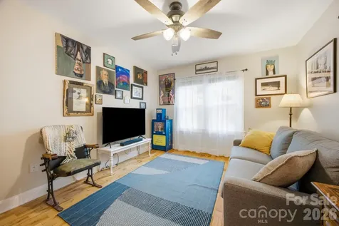 1207 Willow Road Hendersonville NC 28739