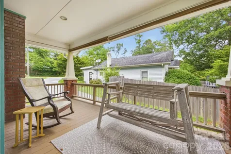 1207 Willow Road Hendersonville NC 28739