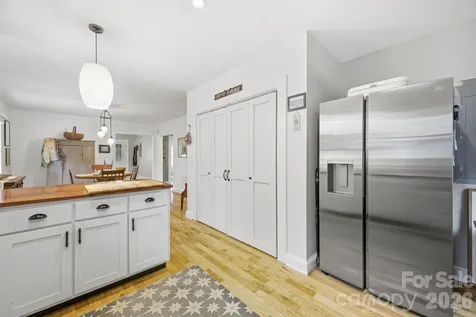 1207 Willow Road Hendersonville NC 28739