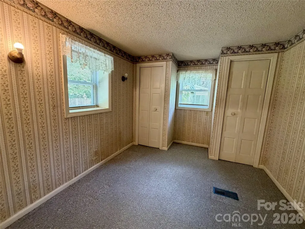 5 Dewberry Drive Hendersonville NC 28792