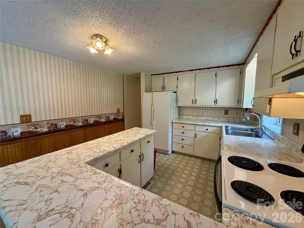 5 Dewberry Drive Hendersonville NC 28792