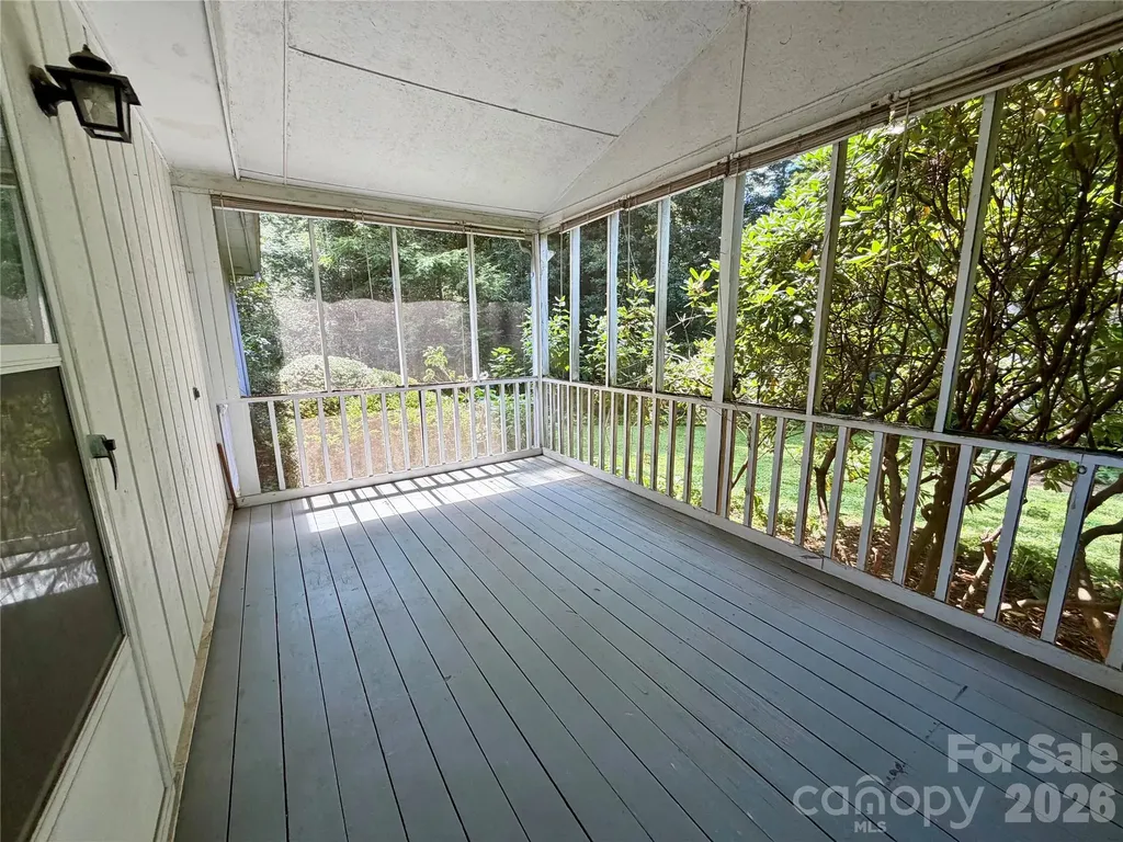 5 Dewberry Drive Hendersonville NC 28792