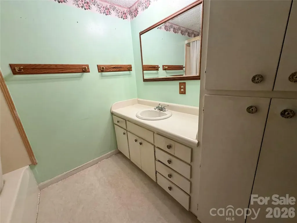 5 Dewberry Drive Hendersonville NC 28792