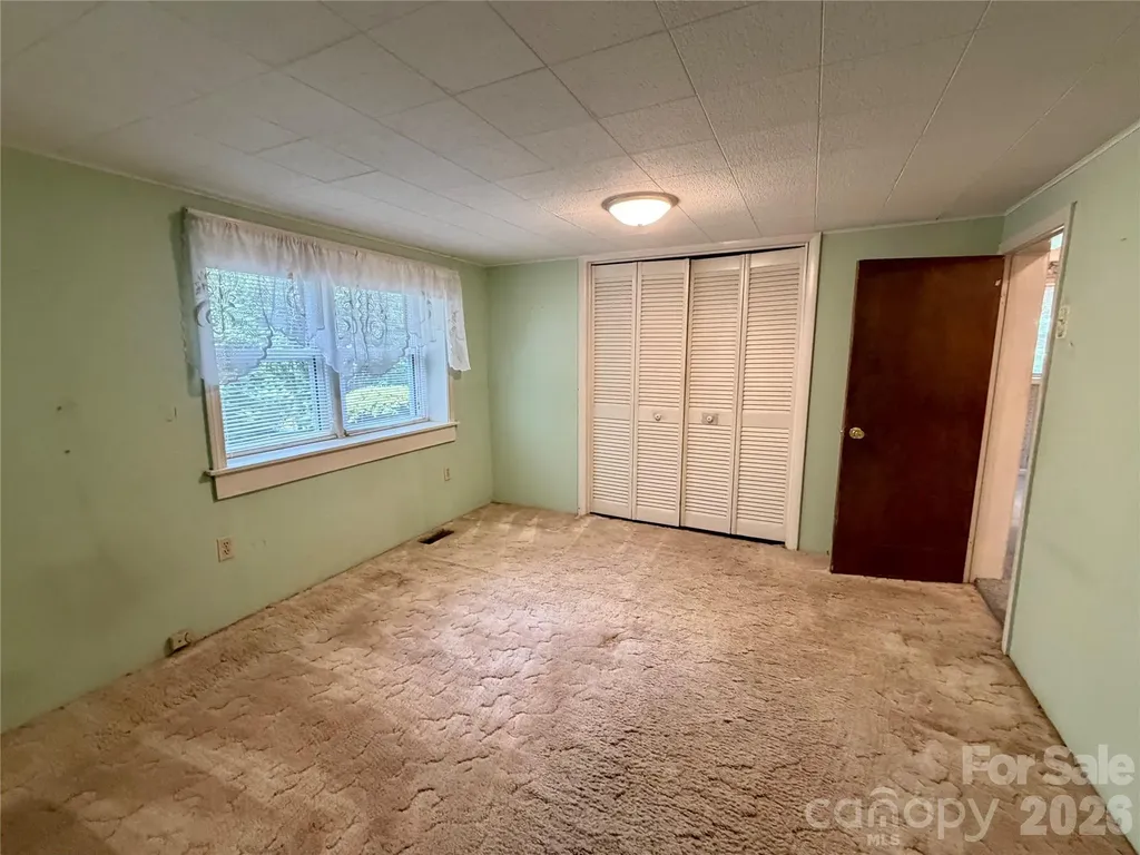 5 Dewberry Drive Hendersonville NC 28792