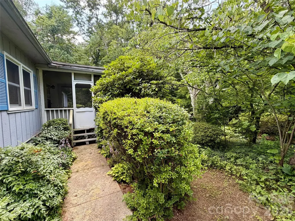 5 Dewberry Drive Hendersonville NC 28792