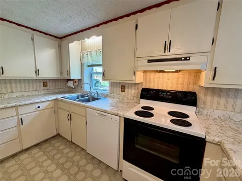 5 Dewberry Drive Hendersonville NC 28792