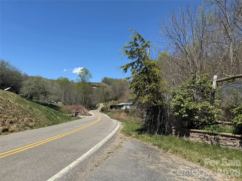 24 Elk Mountain Loop Newland NC 28657