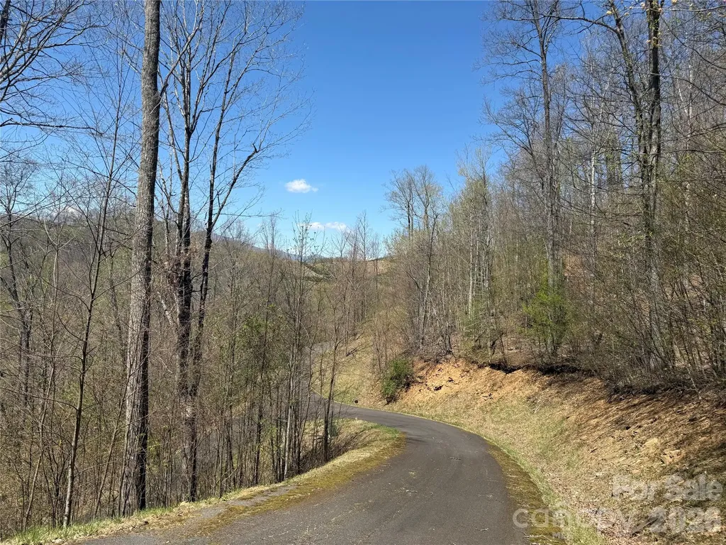 24 Elk Mountain Loop Newland NC 28657