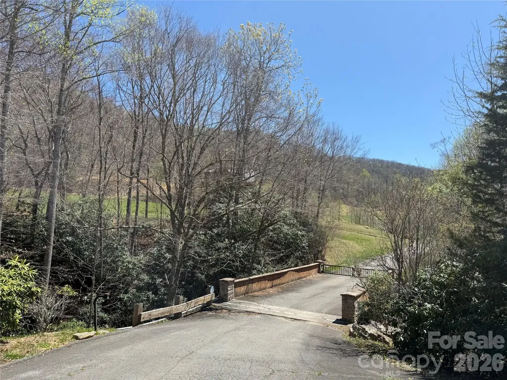 24 Elk Mountain Loop Newland NC 28657