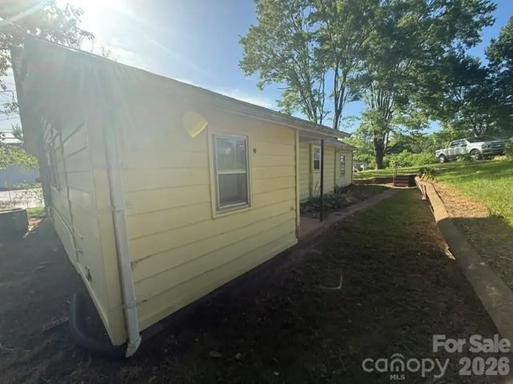 307 Yancey Street Marion NC 28752