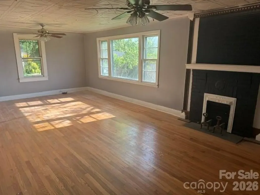 307 Yancey Street Marion NC 28752