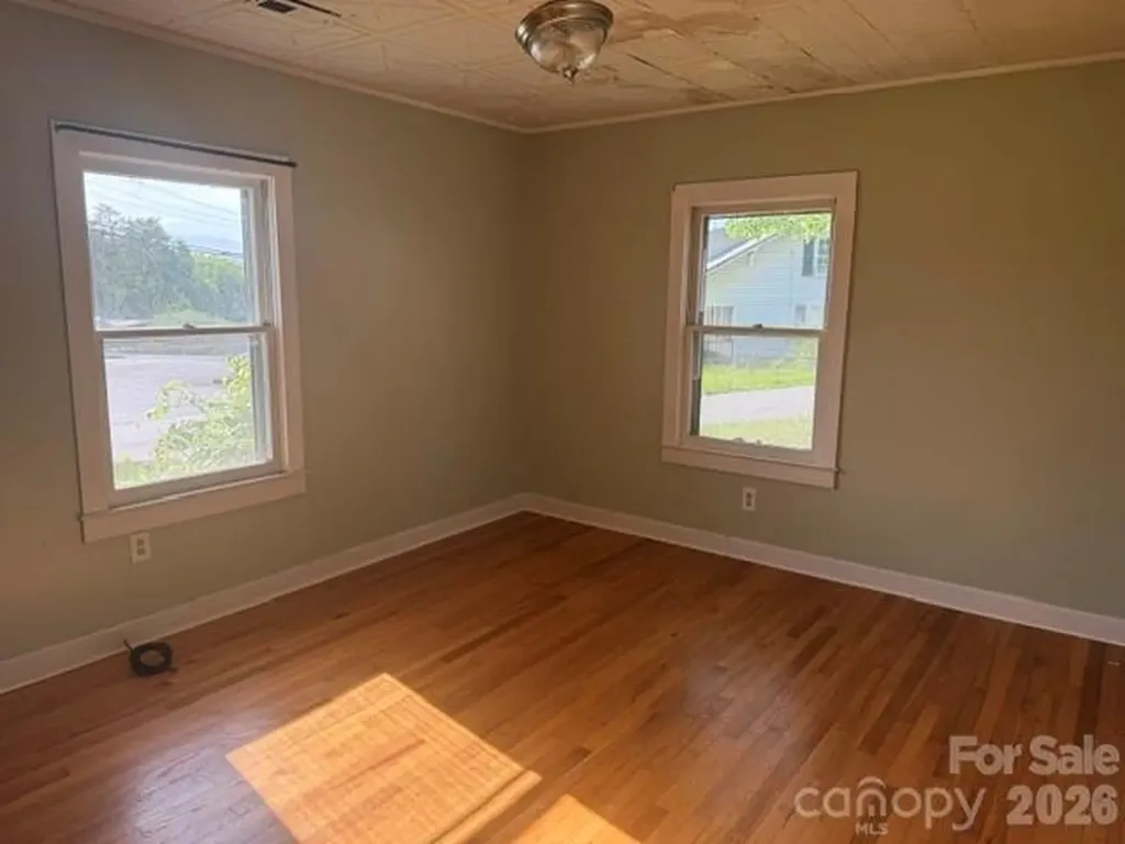 307 Yancey Street Marion NC 28752