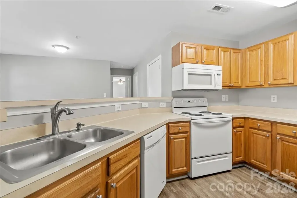 9810 Campus Walk Lane Charlotte NC 28262