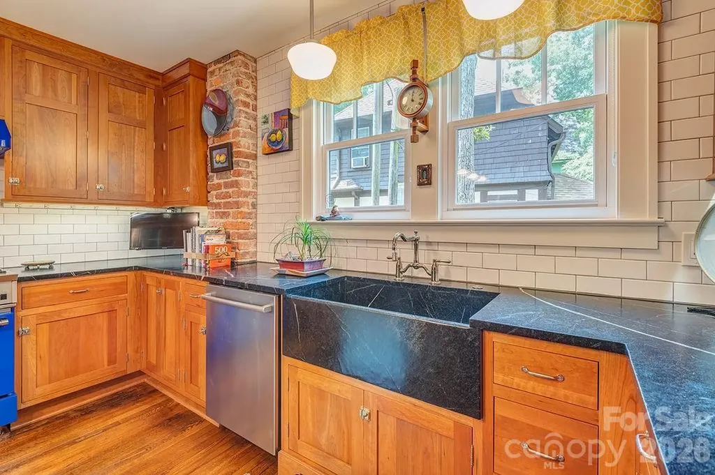 83 Tacoma Circle Asheville NC 28801