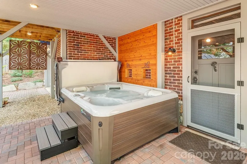 83 Tacoma Circle Asheville NC 28801