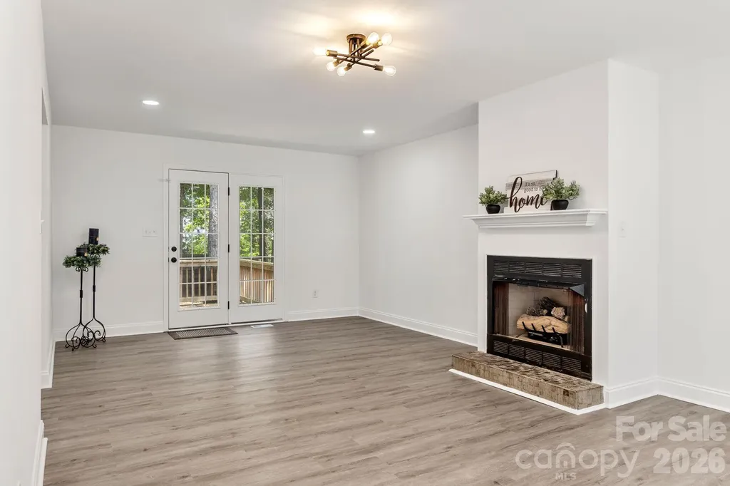 2149 Charles Towne Court Kannapolis NC 28083