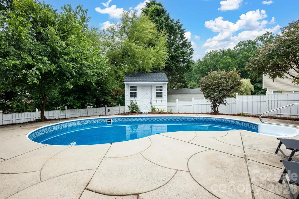 3412 Pondridge Court Charlotte NC 28269
