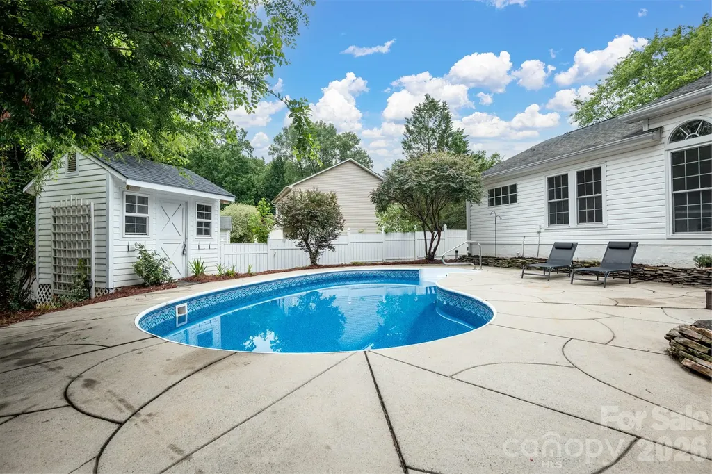 3412 Pondridge Court Charlotte NC 28269