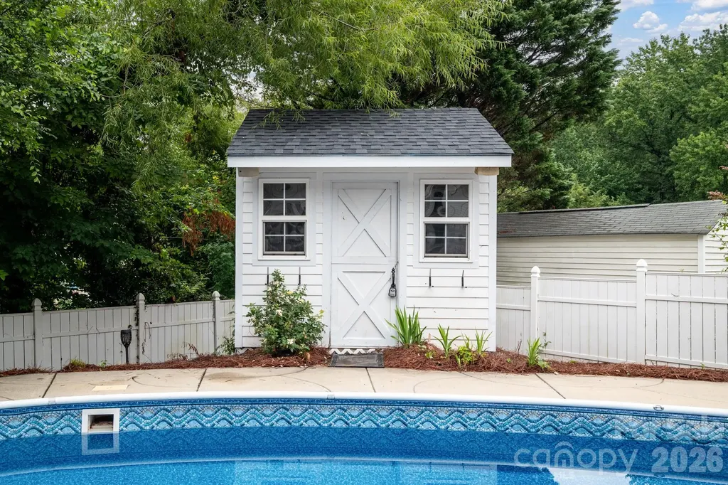 3412 Pondridge Court Charlotte NC 28269