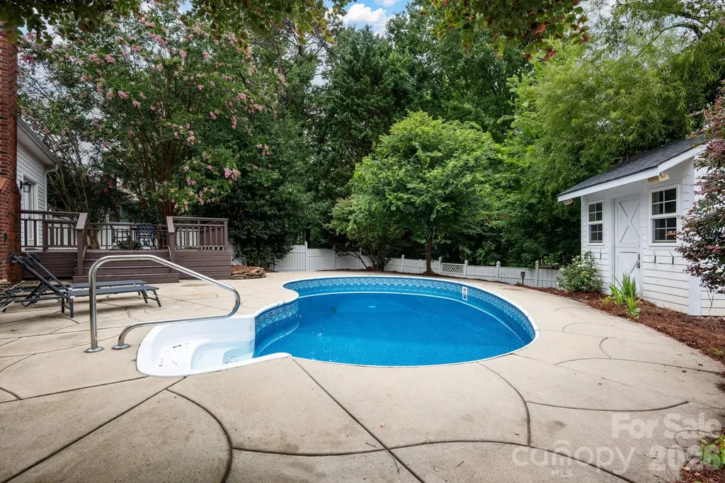 3412 Pondridge Court Charlotte NC 28269