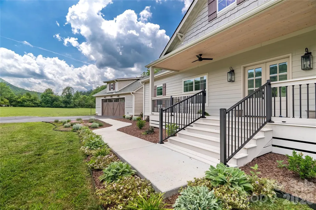 90 Saddle Club Lane Hendersonville NC 28739
