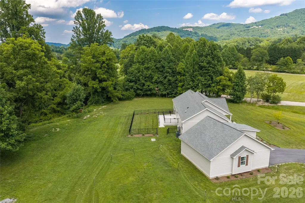 90 Saddle Club Lane Hendersonville NC 28739