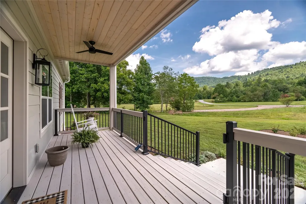 90 Saddle Club Lane Hendersonville NC 28739