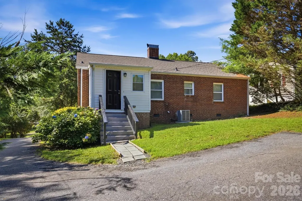 1060 14th Avenue NW Hickory NC 28601