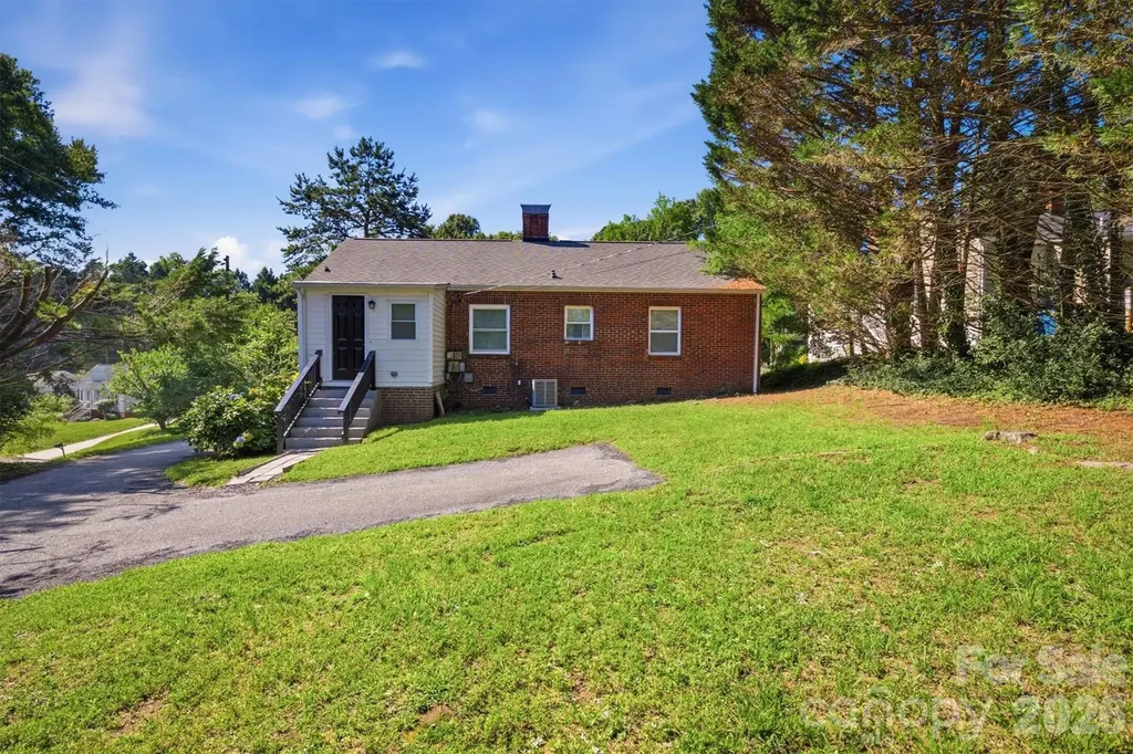 1060 14th Avenue NW Hickory NC 28601
