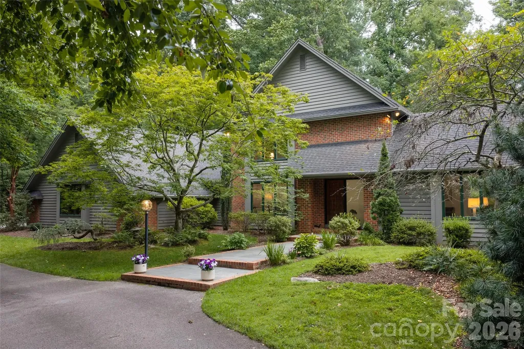 12 Stuyvesant Crescent Asheville NC 28803
