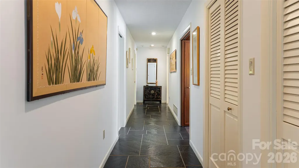12 Stuyvesant Crescent Asheville NC 28803