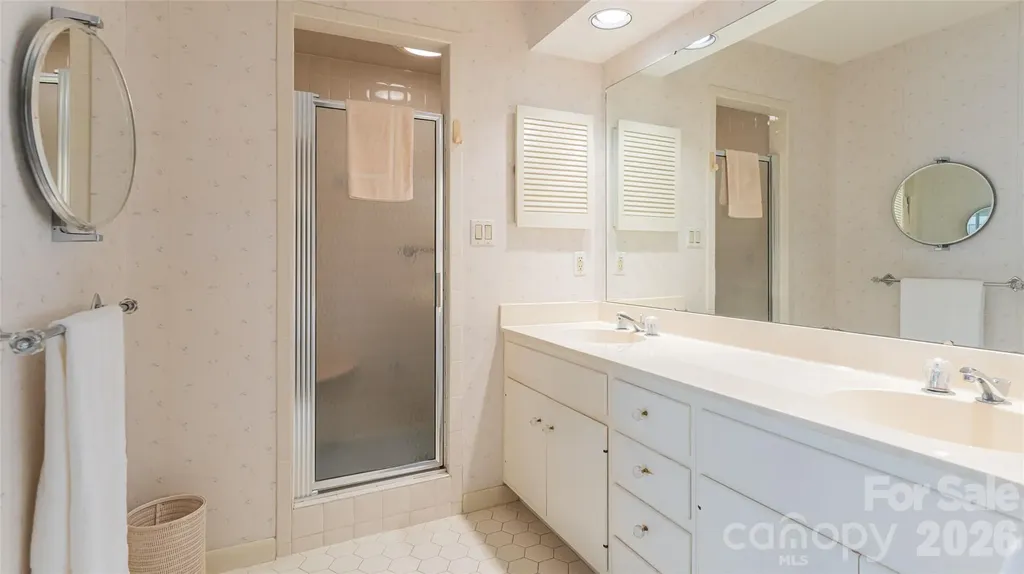 12 Stuyvesant Crescent Asheville NC 28803