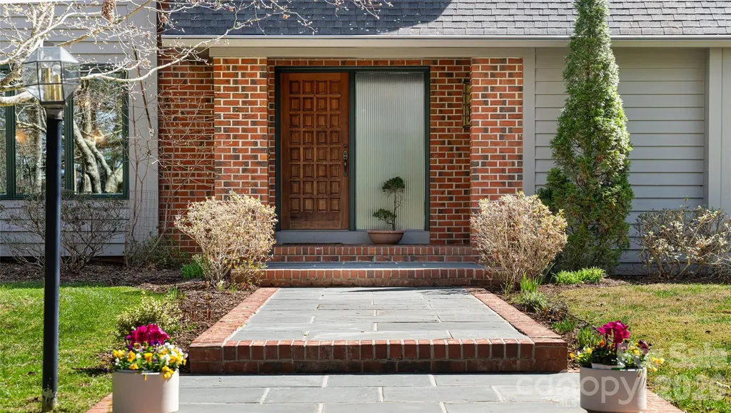 12 Stuyvesant Crescent Asheville NC 28803