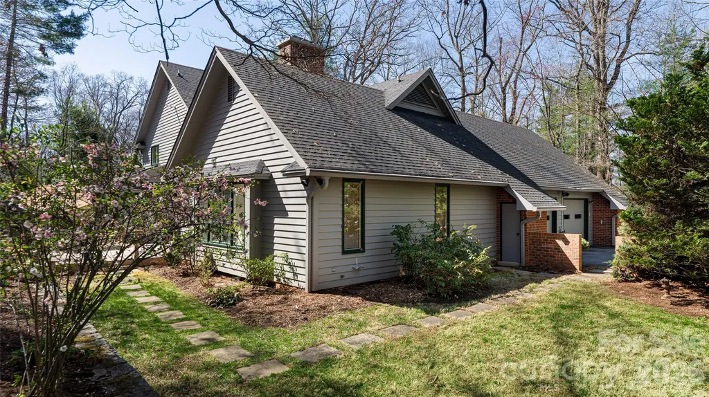 12 Stuyvesant Crescent Asheville NC 28803