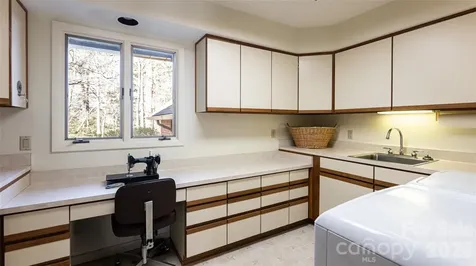 12 Stuyvesant Crescent Asheville NC 28803
