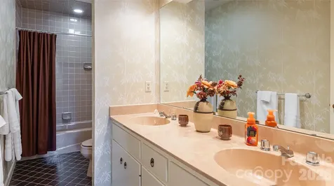 12 Stuyvesant Crescent Asheville NC 28803