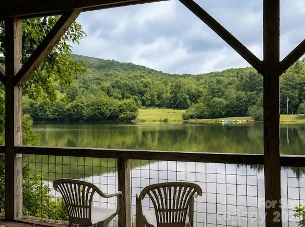 77 E Lake Dr East Lake Drive Fairview NC 28730