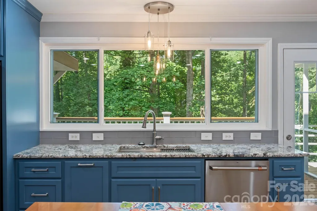 200 35th Avenue NW Hickory NC 28601