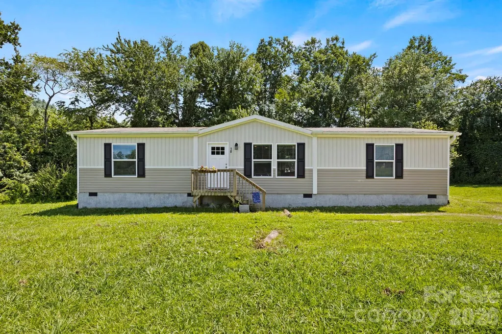Hendersonville NC, 18 Moss Lane