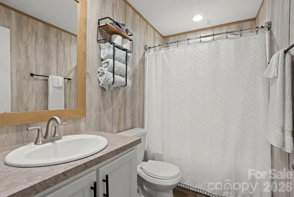 18 Moss Lane Hendersonville NC 28792