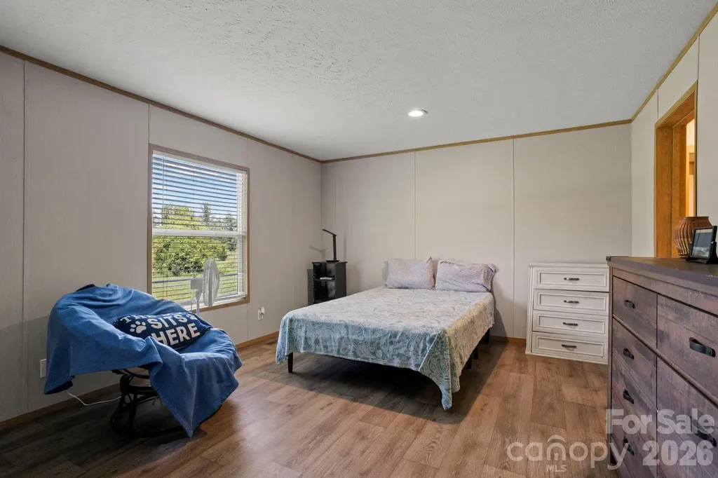18 Moss Lane Hendersonville NC 28792