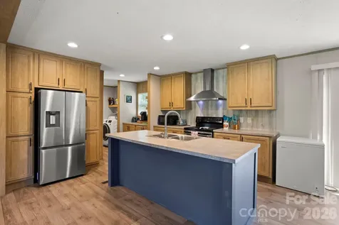 18 Moss Lane Hendersonville NC 28792
