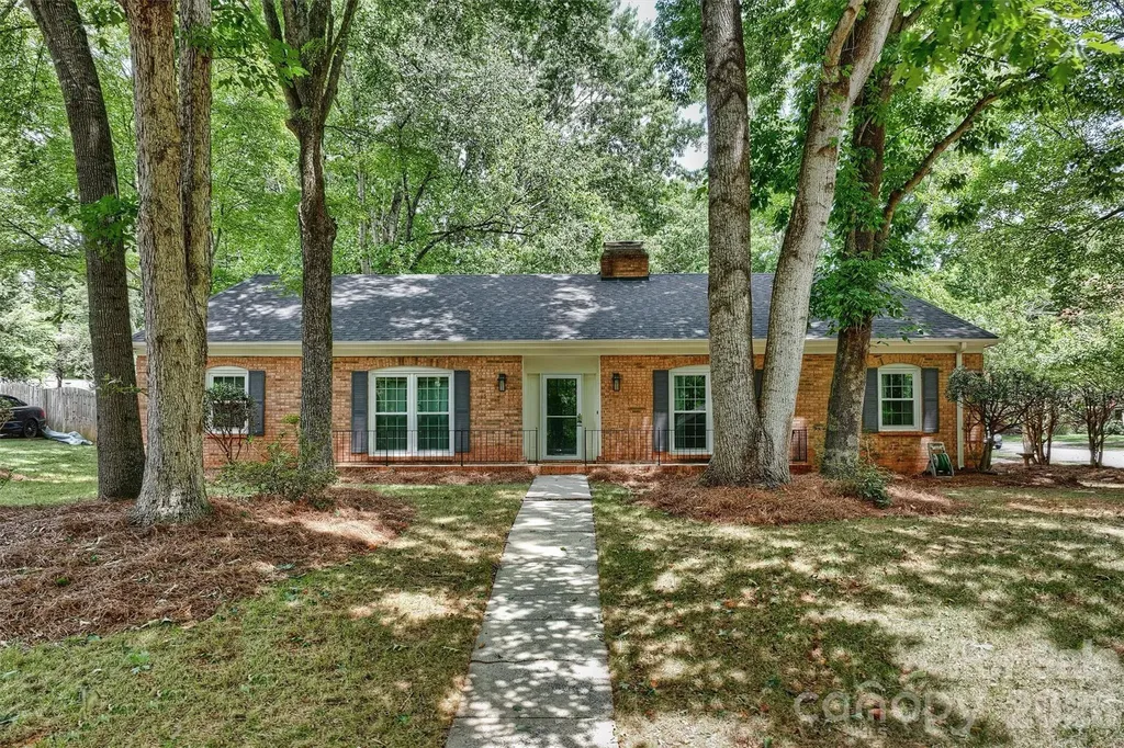 9301 Hinson Drive Matthews NC 28105