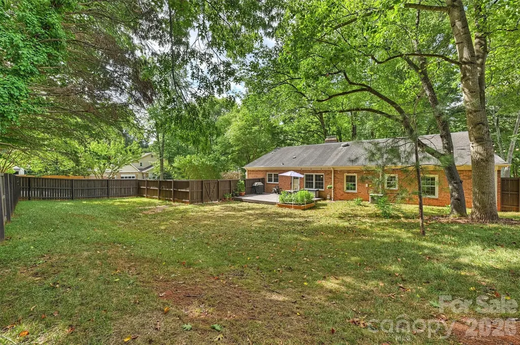 9301 Hinson Drive Matthews NC 28105