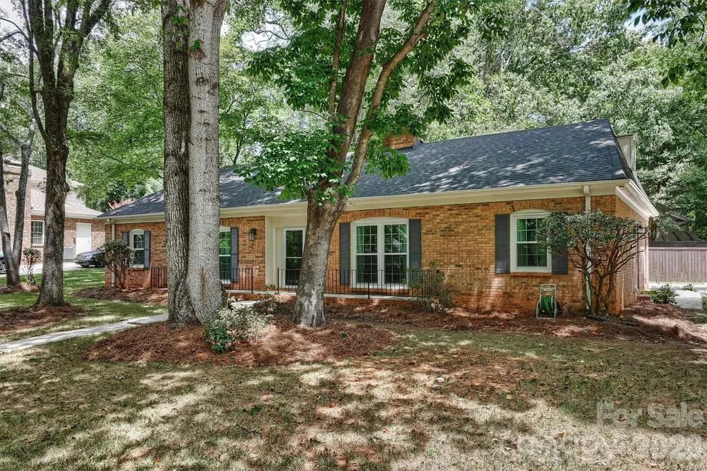 9301 Hinson Drive Matthews NC 28105